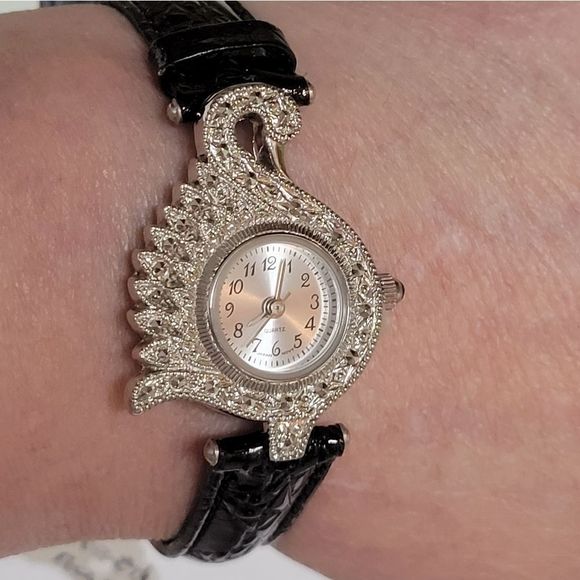 NWOT RHINESTONE SWAN WATCH WITH LEATHER BAND. - Picture 3 of 6